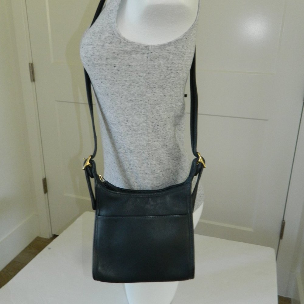 Vintage COACH Legacy Shoulder Crossbody Bag Navy Leather #9997